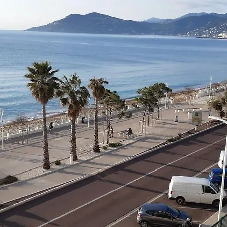 Great Waterfront In Boccacabana Apartment